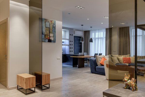 Zoom sur le salon de jardin en teck